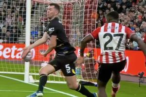 手臂張開不是點球？英超官方：VAR檢查認(rèn)為基恩手臂處于合理位置