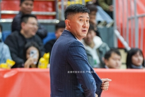 記者：廣東陣容太厚了 小組賽可快進(jìn)了 真正的較量半決賽才會(huì)開始