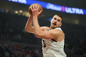 狀態(tài)出色！約基奇打滿首節(jié)11中6砍下15分2板5助1斷