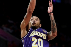 21歲200天！小尼克-史密斯單場0罰球25分 湖人隊史最年輕