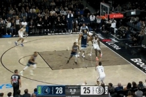 真有譜！籃網(wǎng)最后一個(gè)跌跌撞撞差點(diǎn)失誤 扎威出手三分壓哨追平！