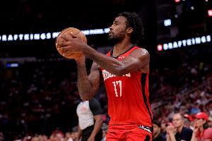 伊森賽季至今三分球26中15 命中率高達57.7% 全隊最高