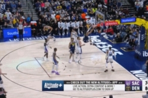 勢大力沉！阿隆-戈登溜底線雙手大力灌籃 威少望球興嘆