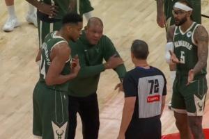 氣瘋了！字母哥連續(xù)被打+被撞沒響哨 老里憤怒投訴！