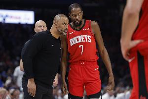 火箭賽季至今投出42.5%的三分命中率 聯(lián)盟第一 上賽季僅第21