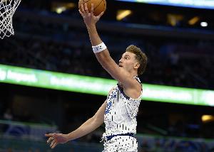 差勁！小瓦格納半場(chǎng)7投僅1中拿到4分6板出現(xiàn)2失誤 正負(fù)值-22最低