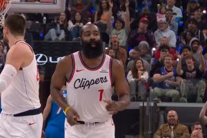 ??登峰造極的登！哈登開(kāi)場(chǎng)連得12分 包攬球隊(duì)所有得分！