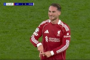 蝦仁豬心??麥卡進球確認(rèn)有效后，模仿阿諾德慶祝并沖場邊送飛吻