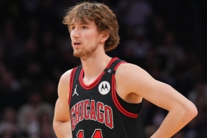 填滿數(shù)據(jù)欄！布澤利斯全場11投4中 得到10分5板1助1斷2帽