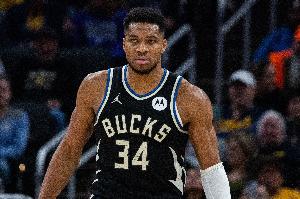 超過奧尼爾！記者：字母哥目前場均禁區(qū)拿23.3分 歷史第一