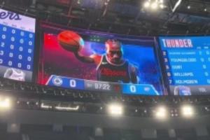 科技感拉滿??！小吧在快船主場(chǎng) 這大屏幕的特效也太頂了吧！