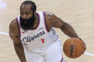 我下場(chǎng)喝口水怎么就輸了？哈登下半場(chǎng)3中0 全場(chǎng)得到25分6板6助！