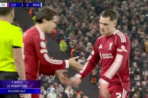 利物浦再做調(diào)整，維爾茨、羅伯遜被換下，凱爾凱茲、基耶薩登場(chǎng)