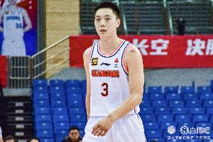 胡中鋒！全運會首戰(zhàn)胡明軒貢獻7分5板3助4斷 官網(wǎng)給的位置是中鋒