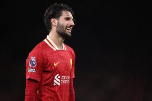 記者：索博的進(jìn)步令人驚嘆，勝任多個(gè)位置+攻防兩端都表現(xiàn)出色