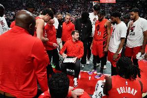 隊(duì)記：斯普利特曾是專(zhuān)職中鋒教練 他升職后球隊(duì)就沒(méi)有中鋒教練了