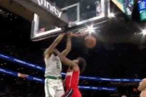 終于扣上了！米諾特跟進(jìn)雙手隔扣巴格利