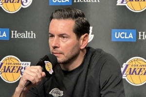 雷迪克：面對(duì)文班要把球傳起來 29位教練都會(huì)研究如何面對(duì)他