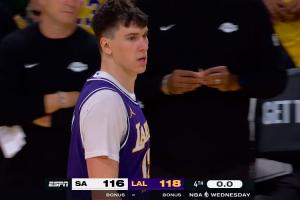 神劇情？！0.4秒拉拉維亞對(duì)尚帕尼犯規(guī)！但尚帕尼罰球錯(cuò)失絕平！