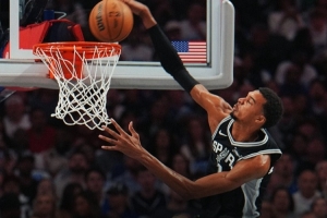 聯(lián)盟第一！文班在NBA社媒中的視頻觀看總量達(dá)2.76億次！