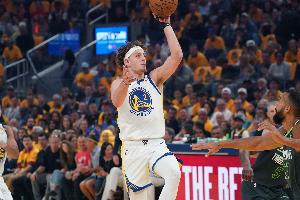 和追夢(mèng)學(xué)到了？波杰姆上半場(chǎng)5中2得5分7板6助 三分2中1