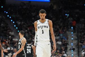 馬刺主帥：今天配不上贏 接下來(lái)會(huì)做得更好 湖人不讓文班靠近籃下