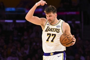 Skip：東契奇可能跑不快跳不高投籃不穩(wěn) 但總能搞出華麗的數(shù)據(jù)