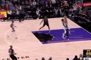 克利福德反擊撞倒波杰姆斯基&被吹進(jìn)攻犯規(guī) 國王挑戰(zhàn)成功&拿兩罰