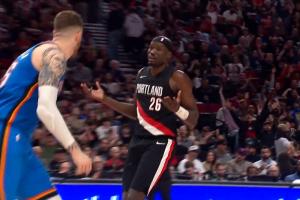 里斯：壓哨3分是隨手扔的運(yùn)氣球 隊(duì)友&教練都信任我 我就自信出手