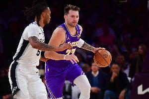 打得夠久的！馬刺&湖人全場(chǎng)66次犯規(guī)共84次罰球 馬刺三人犯滿