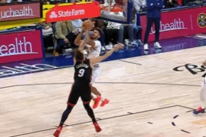 這下賠了！拉松奮力防守卡梅隆-約翰遜 帥臉被打到還送給對(duì)手兩罰