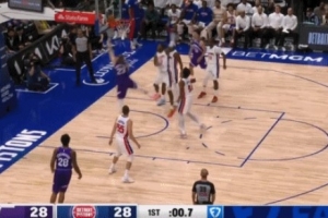 馬爾卡寧跟進(jìn)壓哨上籃打進(jìn) 爵士反超活塞領(lǐng)先結(jié)束首節(jié)