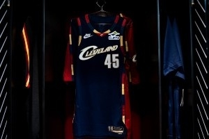 經(jīng)典回歸！騎士隊(duì)今日主場比賽將上身的這款經(jīng)典球衣！