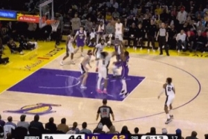 探囊取物！東契奇完成搶斷 八村塁中投幫助湖人扳平比分