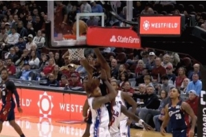 點(diǎn)燃主場！小莫布里旱地拔蔥暴力隔扣烏布雷 還有加罰！