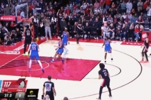 一錘定音！卡馬拉溜底線接球雙手暴扣 開拓者領(lǐng)先5分打停雷霆