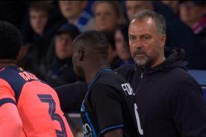 巴薩1-2落后布魯日！場邊的弗里克非常生氣，眼神要噴火了??