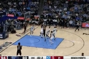 啥動(dòng)作??！莫蘭特補(bǔ)防直接起跳撲下申京上籃