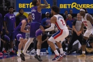 挑戰(zhàn)成功！基昂特·喬治貼著CC出手三分吹進(jìn)攻犯規(guī)&爵士挑戰(zhàn)成功