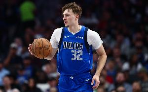 剛18歲！威利·格林：弗拉格本該還在大學 能打NBA已經(jīng)很了不起