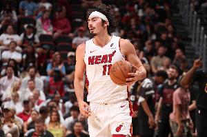 盡力局！哈克斯替補(bǔ)26分鐘 14中9拿到21分3板2助