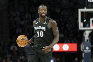 夠強(qiáng)硬！蘭德?tīng)柺坠?jié)7中4&三分3中2 拿下11分2助1帽帶隊(duì)追分