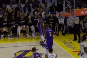 賺到！尚帕尼三分命中同時斯瑪特被吹一級惡犯 馬刺1回合收獲6分