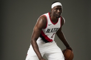 媒體人：開拓者內(nèi)線就缺里斯這樣的 攻防能夠適應(yīng)多個(gè)位置