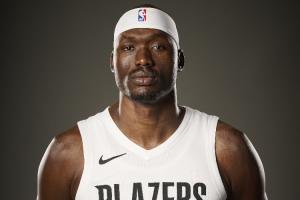 這位置該他的??！里斯10分鐘三分3中3！