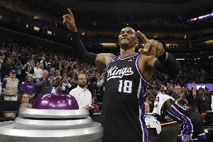 威少在自己生涯第18個(gè)賽季里砍下三雙 NBA歷史控衛(wèi)首人