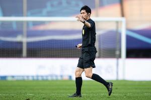 袁甲評艾堃：蓉城第一球那個(gè)冒哨，和當(dāng)年吹費(fèi)萊尼那球如出一轍