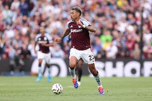 羅杰斯近兩賽季各項(xiàng)賽事運(yùn)動(dòng)戰(zhàn)助攻16次，同期英超球員僅次薩拉赫