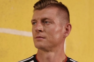 完美側(cè)顏！阿寬為德國世界杯戰(zhàn)袍宣傳：別擔(dān)心我不會再穿它了??