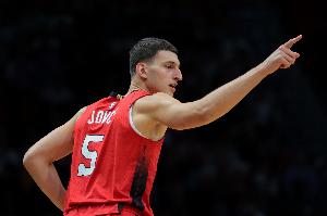 約基奇：不想給約維奇建議因?yàn)楹退诓煌?duì)伍 他得聽他們的教練